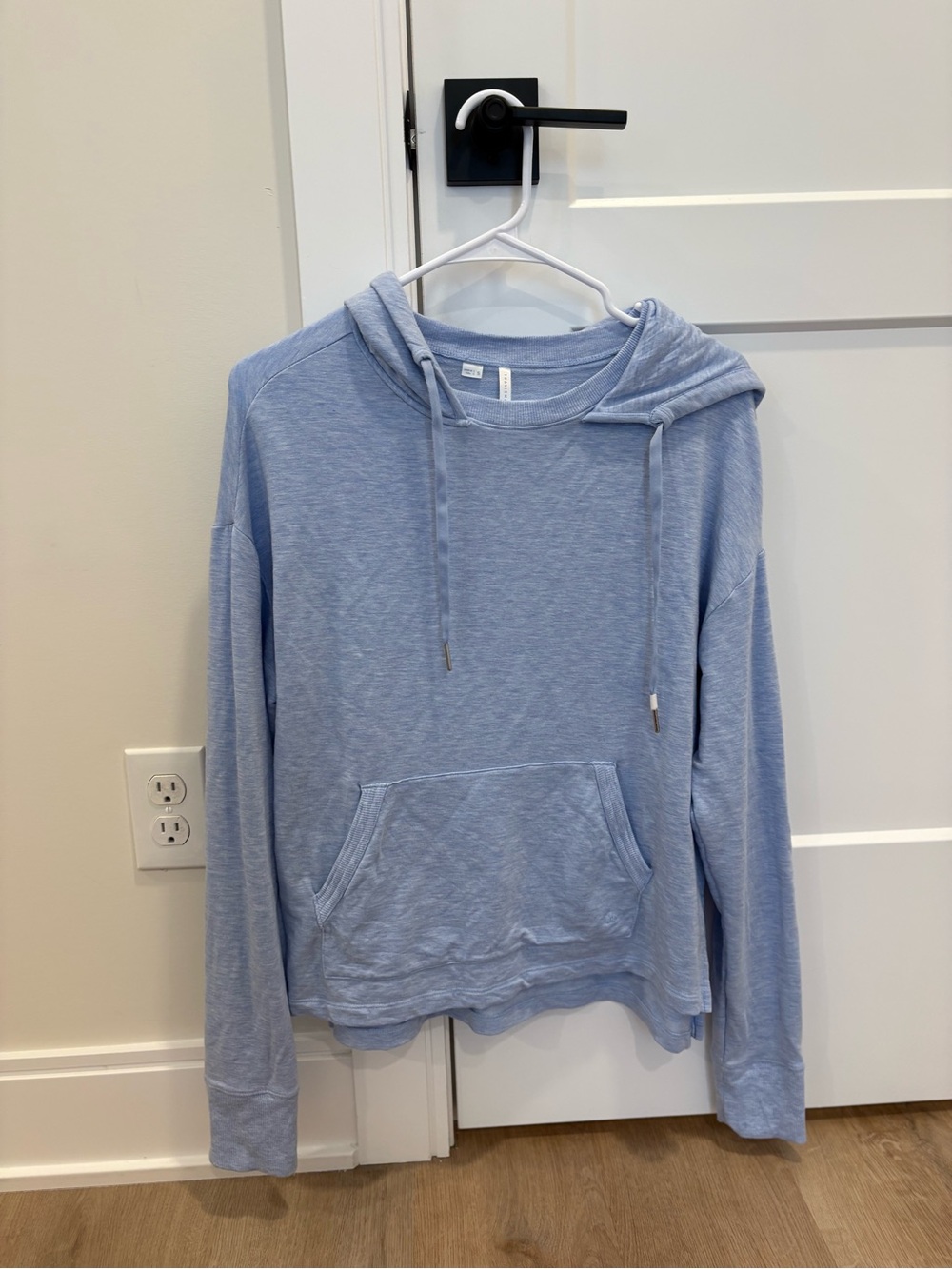 Travis Matthew Skyloft Soft Hoodie Size Small - Picture 2 of 8